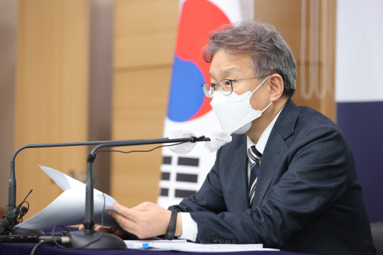 권칠승 중기부 장관이 1일 정부서울청사 별관 브리핑룸에서 열린 출입기자 간담회에서 모두발언을 하고 있다. 중소벤처기업부 제공